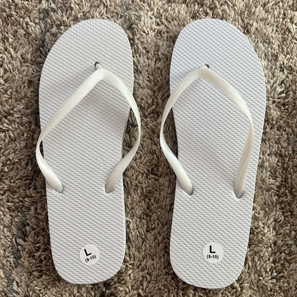 NWT 3 pairs of flip flops - Picture 4 of 6